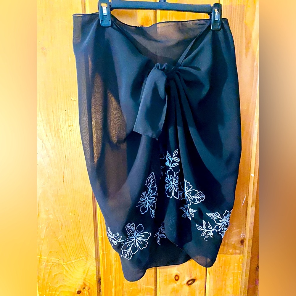 Sheer back bathing suit sarong with white embroidered flowers, very flattering!